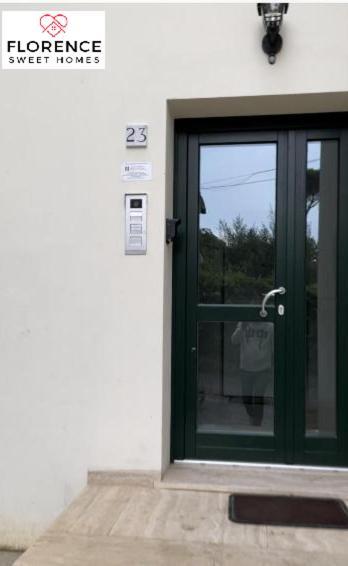 Lella Apartment With Free Parking By Florence Sweet Homes Bagian luar foto